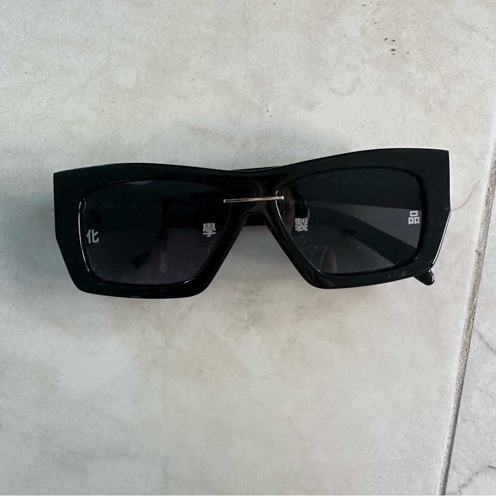 Akila black sunglasses